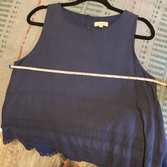 Max Studio, Sleeveless, Navy Eyelet Boho Blouse, Size M, EUC - Picture 7 of 8